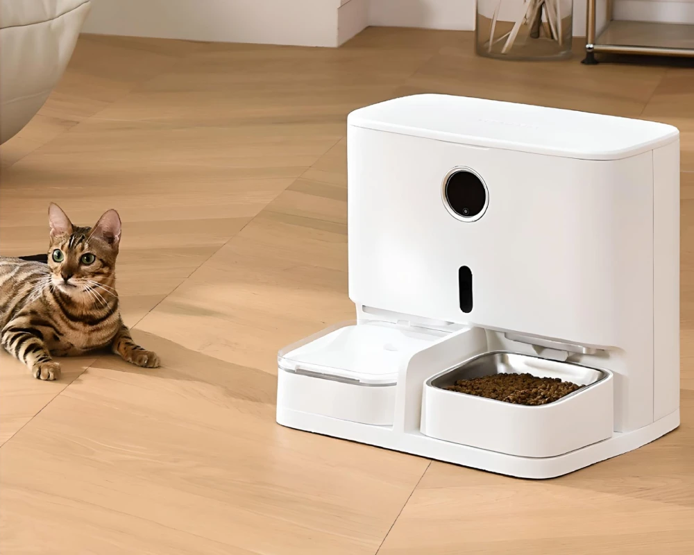 automatic pet feeder with camera